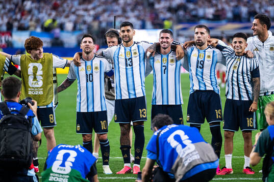 Valentin Barco, Lionel Messi, Cristian Romero, Rodrigo De