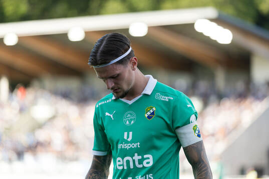 Ljungskiles Filip Ambroz lämnar planen