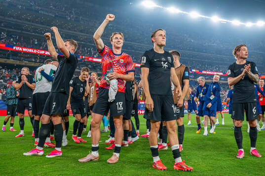 Kristian Thorstvedt, Marcus Holmgren Pedersen and players