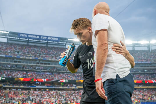 Martin Ødegaard and head coach Ståle Solbakken of Norway