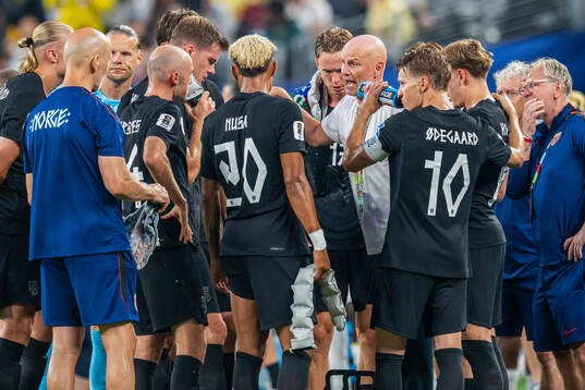 Ståle Solbakken, head coach of Norway, talks to the