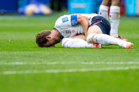 Harry Kane of England in pain
