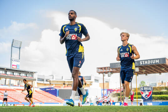 Alexander Isak and Lucas Bergvall of the Swedish national