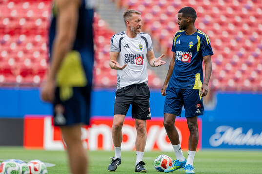 Head coach Graham Potter and Alexander Isak of the Swedish