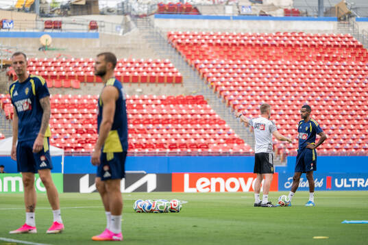 Head coach Graham Potter and Alexander Isak of the Swedish