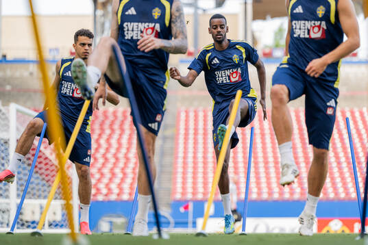 Yasin Ayari and Alexander Isak of the Swedish national