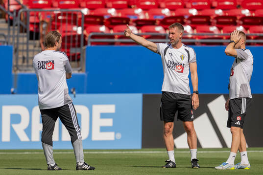 Assistant coach Björn Hamberg, head coach Graham Potter