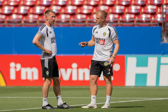 Head coach Graham Potter and goalkeeper coach Linus