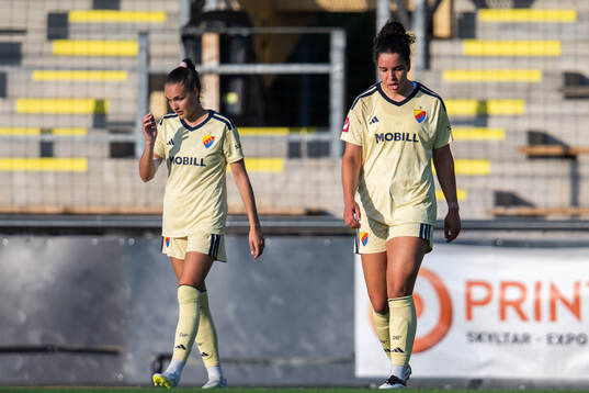 Djurgårdens Camille Ashe och Selma Larsen Svendsen deppar