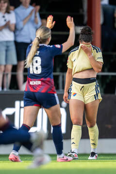 Rosengårds Amanda West jublar medan Djurgårdens Camille