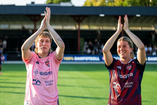 Rosengårds målvakt Moa Edrud och Rosengårds Amanda West