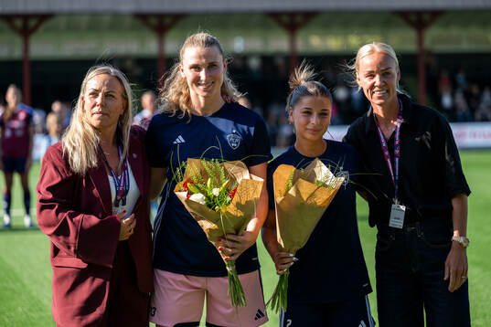 Rosengårds målvakt Samantha Leshnak Murphy och Mikaela