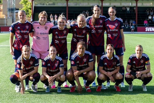 Rosengårds spelare ställer på för lagbild