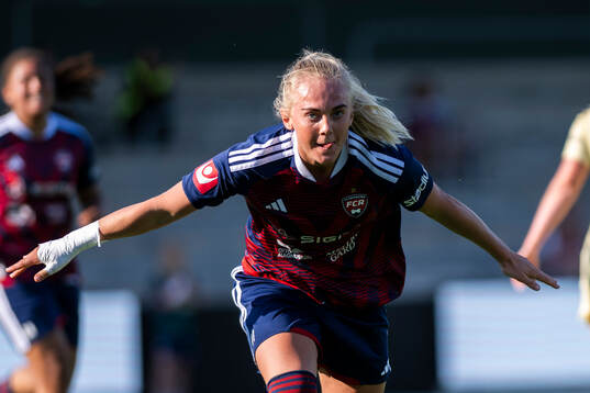 Rosengårds Molly Johansson jublar