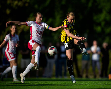 IK Uppsalas Julia Ragnarsson och Häckens Paulina Nyström