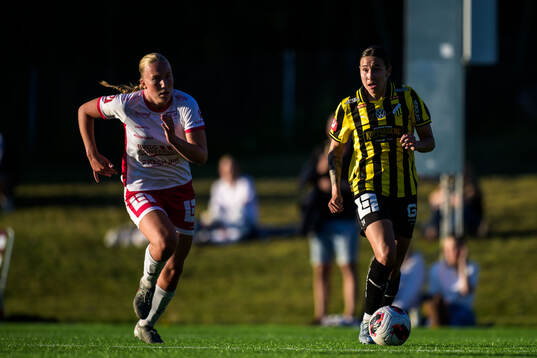IK Uppsalas Cecilia Ek och Häckens Tabitha Michelle Tindell