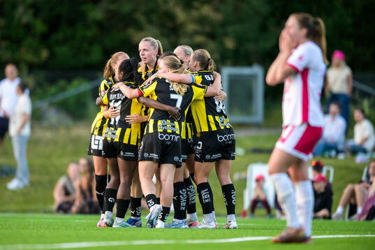 Häckens Thelma Pálmadottir jublar