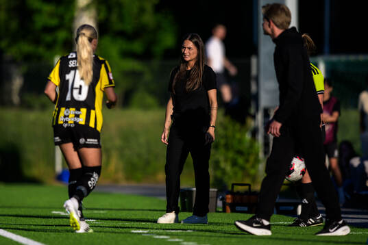 Häckens tränare Elena Sadiku