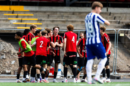 Brommapojkarnas spelare jublar