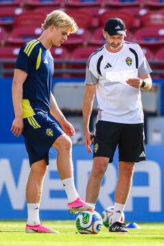 Lucas Bergvall and assistant coach Andreas Georgson of the