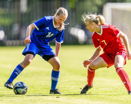 Stella Henriksson och Elvina Forslund