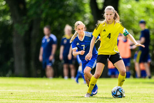 Freja Andersson, Umeå IK FF och Andrea Nylöf,