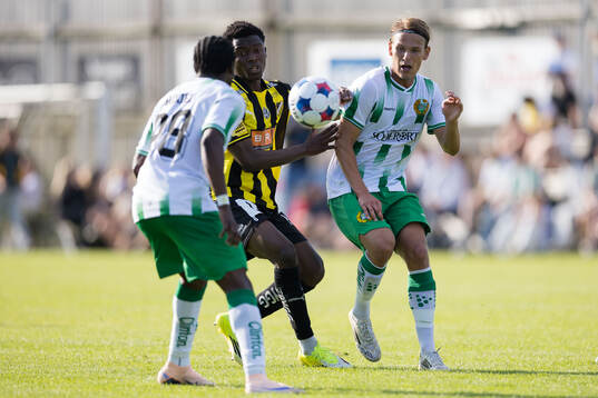Häckens Abdoulaye Doumbia och Hammarbys Markus Karlsson