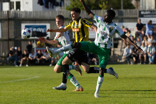Häckens Bamir Sadiku och Hammarbys Ibrahima Breze Fofana