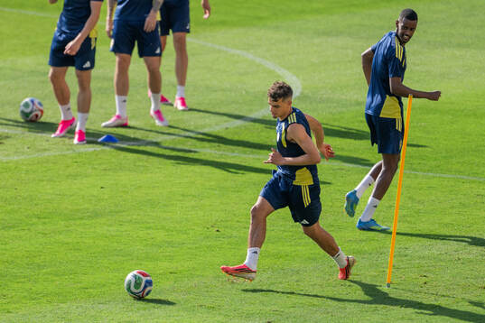 Yasin Ayari and Alexander Isak of the Swedish national