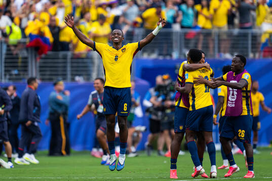 Willian Pacho of Ecuador celebrates