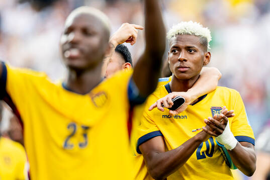 Nilson Angulo of Ecuador celebrate
