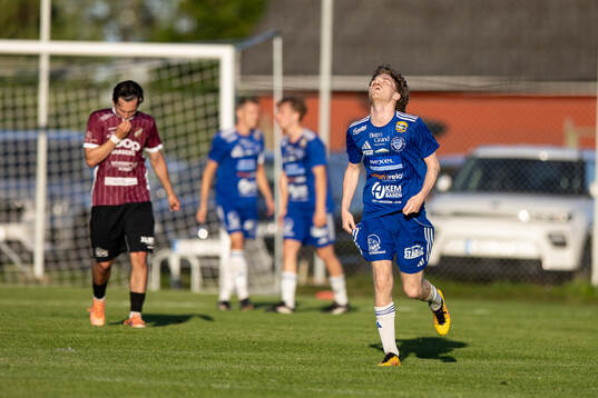 Böljan Falkenbergs Oscar Appelin deppar