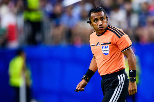 Referee Ivan Arcides