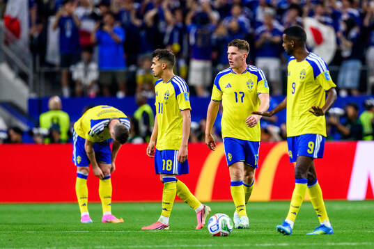 Viktor Gyökeres and Alexander Isak of Sweden looks dejected