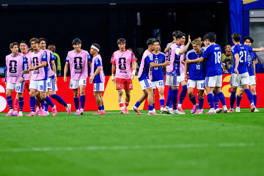 Players of Japan celebrate 1-0