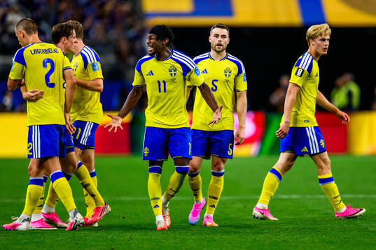 Anthony Elanga of Sweden celebrates scoring 1-1
