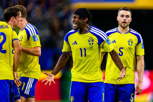 Anthony Elanga of Sweden celebrates scoring 1-1