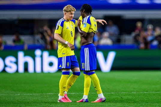 Daniel Svensson and Anthony Elanga of Sweden
