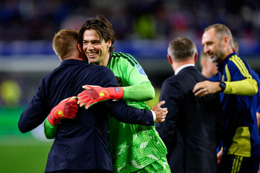 Head coach Graham Potter and goalkeeper Jacob Widell