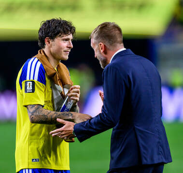 Victor Nilsson Lindelöf and Head coach Graham Potter of