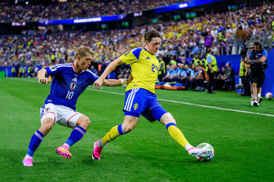 Ritsu Doan of Japan and Elliot Stroud of Sweden