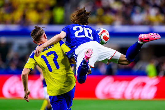 Viktor Gyökeres of Sweden and Ayumu Seko of Japan