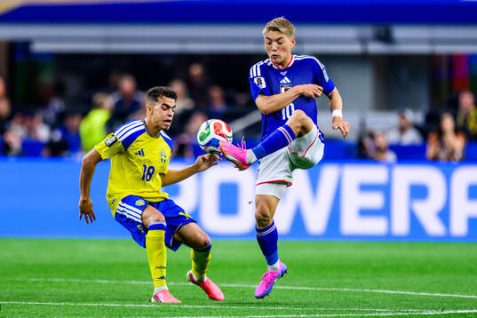 Yasin Ayari of Sweden and Ritsu Doan of Japan