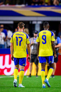 Viktor Gyökeres and Alexander Isak of Sweden