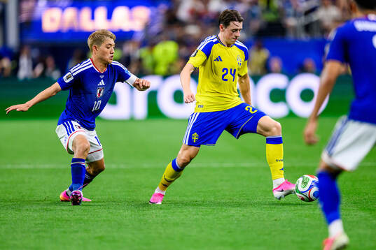 Ritsu Doan of Japan and Elliot Stroud of Sweden