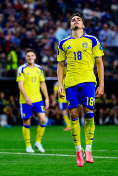 Yasin Ayari of Sweden looks dejected