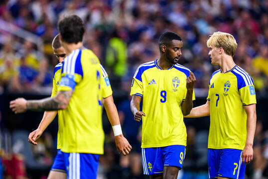 Alexander Isak and Lucas Bergvall of Sweden