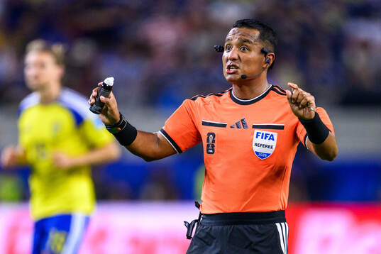 Referee Ivan Arcides
