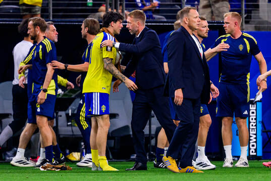 Victor Nilsson Lindelöf and Head coach Graham Potter of