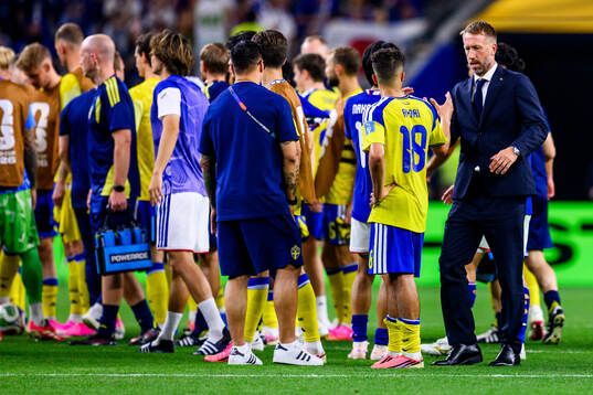 Yasin Ayari and Head coach Graham Potter of Sweden